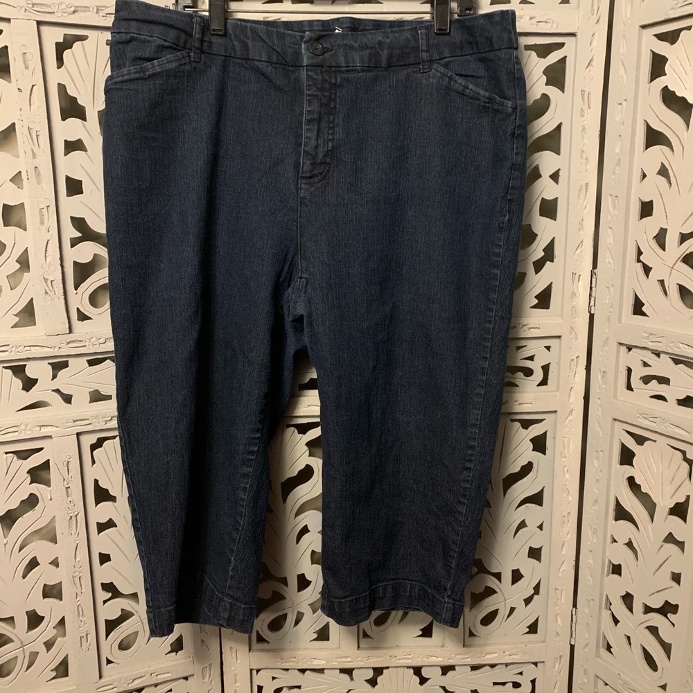 PLUS ST JOHNS BAY DARK DENIM CAPRI JEANS